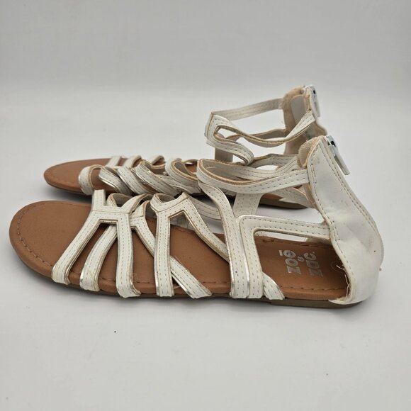 Zoe & Zac White Strapped Flat Sandals With Back Zipper Size 4 - Picture 2 of 8